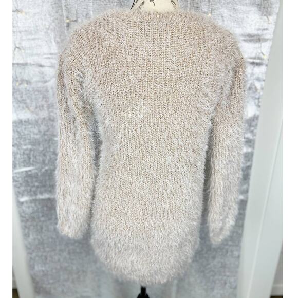 Fashion Minnie Mouse Sequin Fuzzy Eyelash Knit Crew Neck Sweater Size Medium - Picture 4 of 6